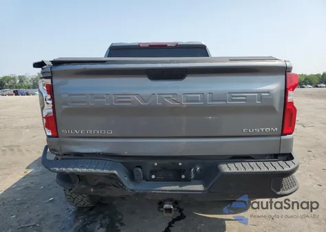 2020 Chevrolet Silverado K1500 Trail Boss Custom z USA, uszkodzony, nr VIN 1GCPYCEH6LZ149553